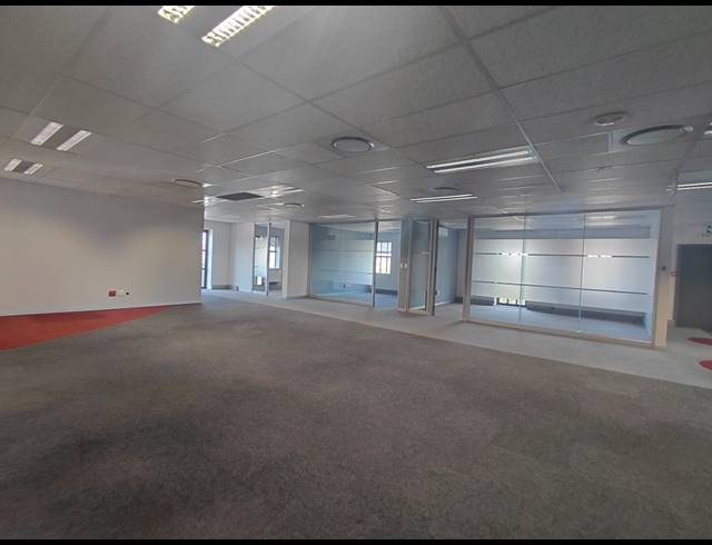 382M² OFFICE TO LET IN BRYANSTON